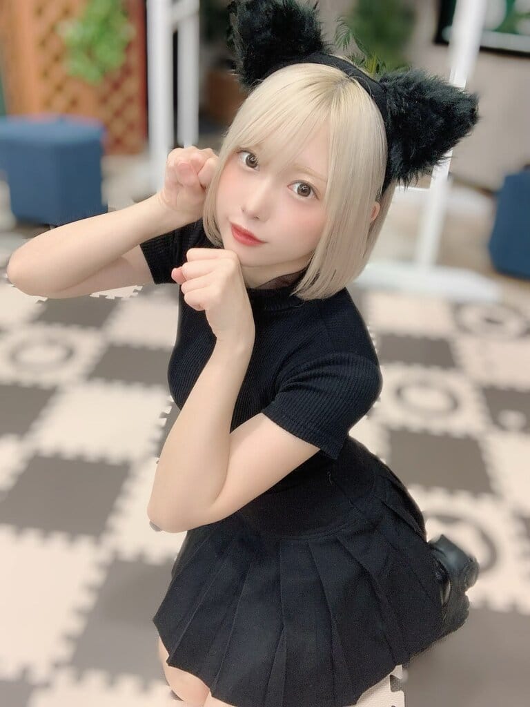 篠崎こころ 金髪ショートがトレードマークの美女【水着画像】 17枚目