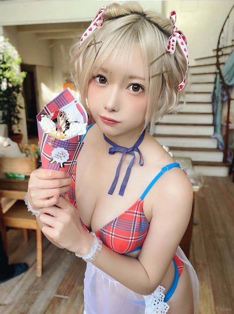 篠崎こころ 金髪ショートがトレードマークの美女【水着画像】 20枚目