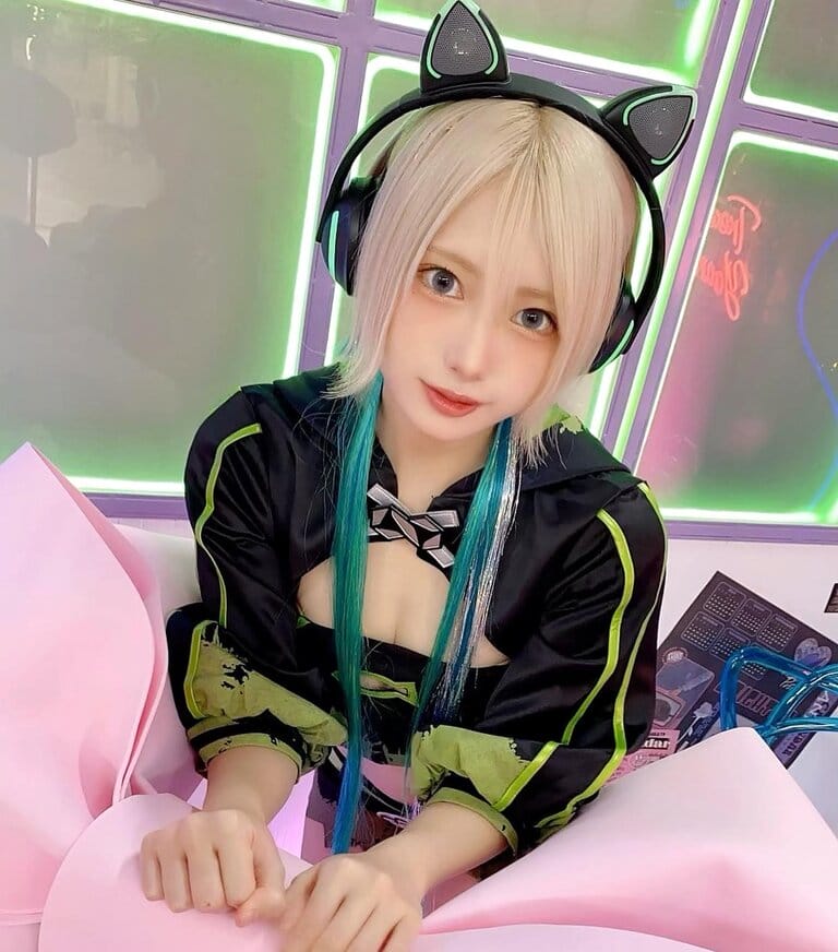 篠崎こころ 金髪ショートがトレードマークの美女【水着画像】 22枚目
