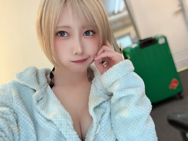 篠崎こころ 金髪ショートがトレードマークの美女【水着画像】 28枚目