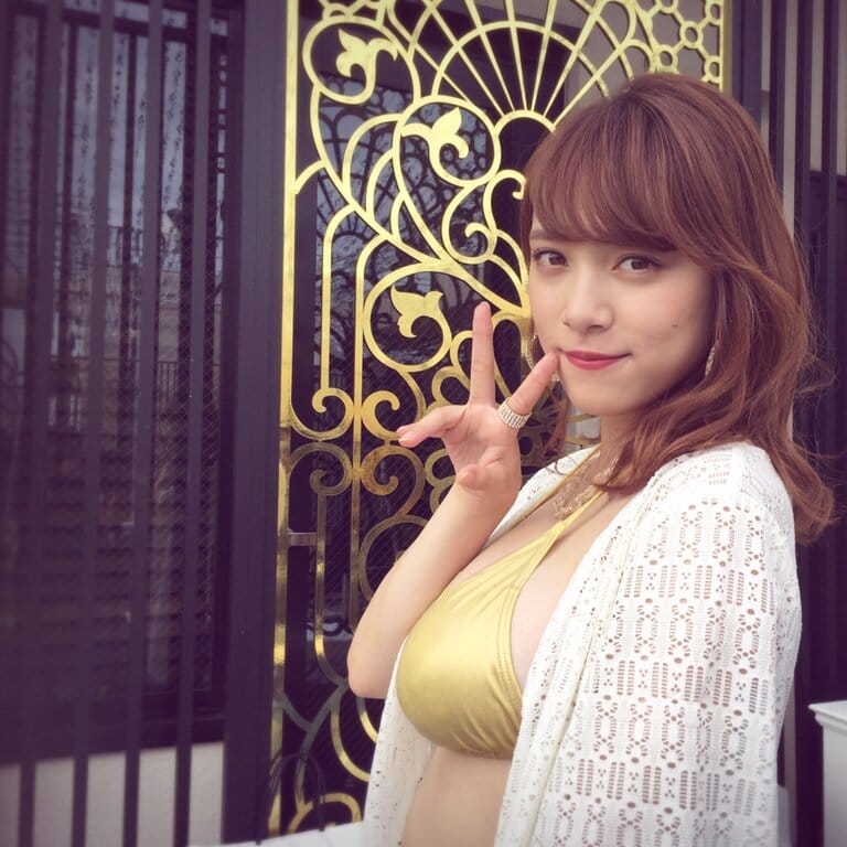都丸紗也華 抜群のスタイルが映える水着を身に纏った彼女 2枚目
