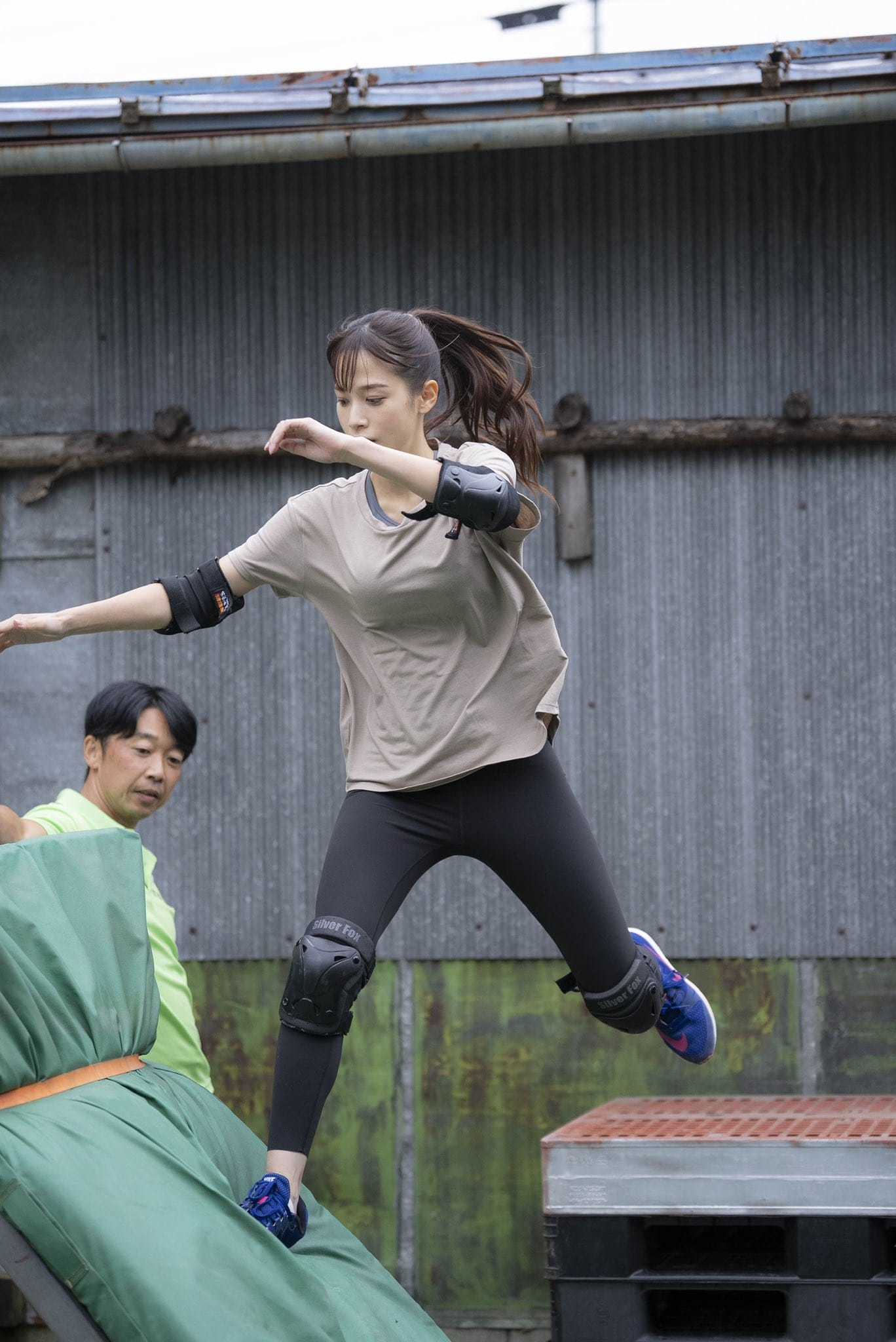 鷲見玲奈 前代未聞の「SASUKEグラビア」 11枚目