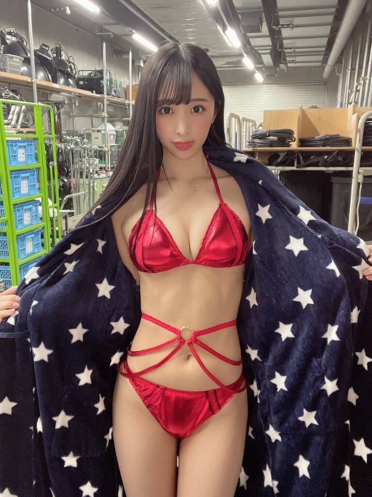 真島なおみ【水着画像抜群スタイルのドール系美女なおみん 1枚目