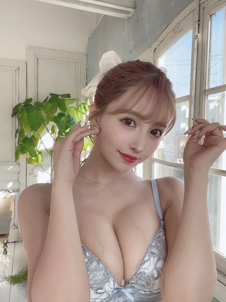 三上悠亜 国民的セクシータレント【水着ビキニ画像 5枚目