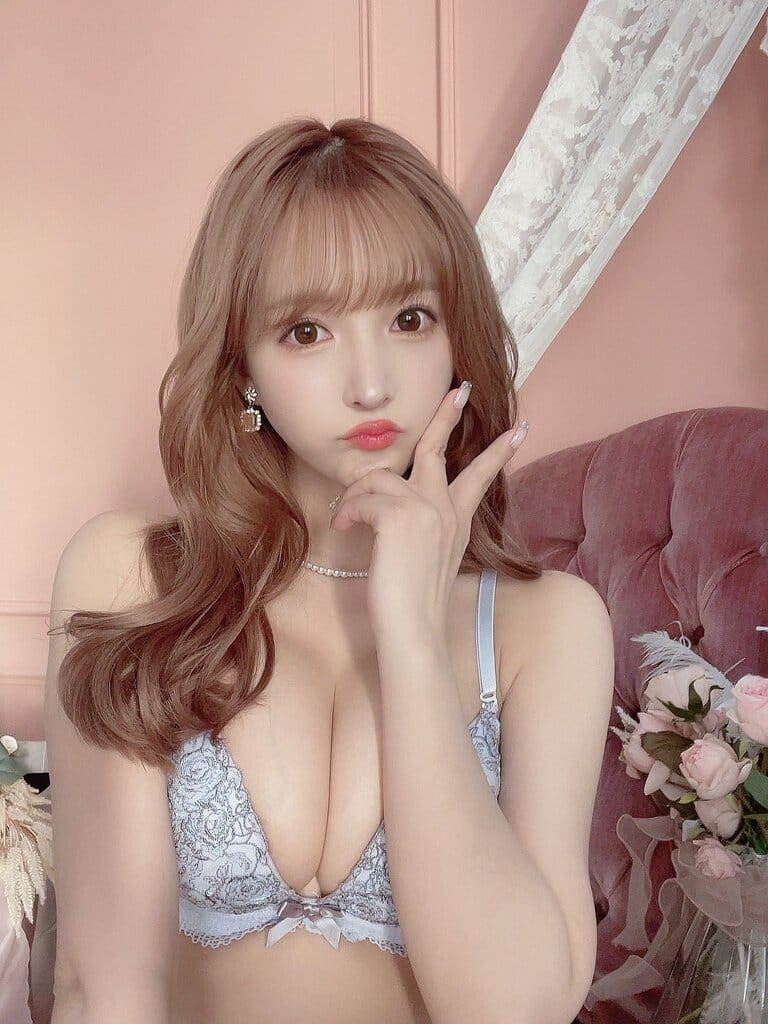三上悠亜 国民的セクシータレント【水着ビキニ画像 7枚目