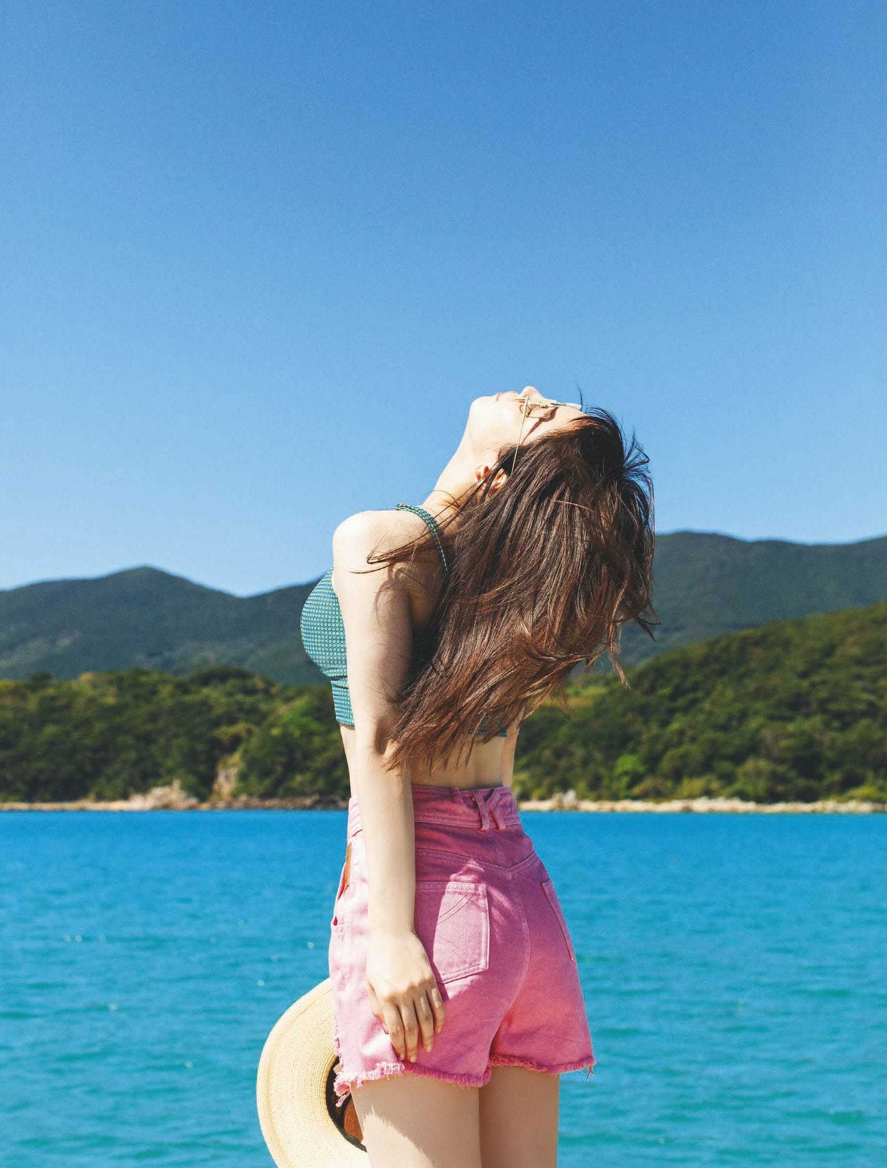 吉岡里帆 美バスト披露 5枚目
