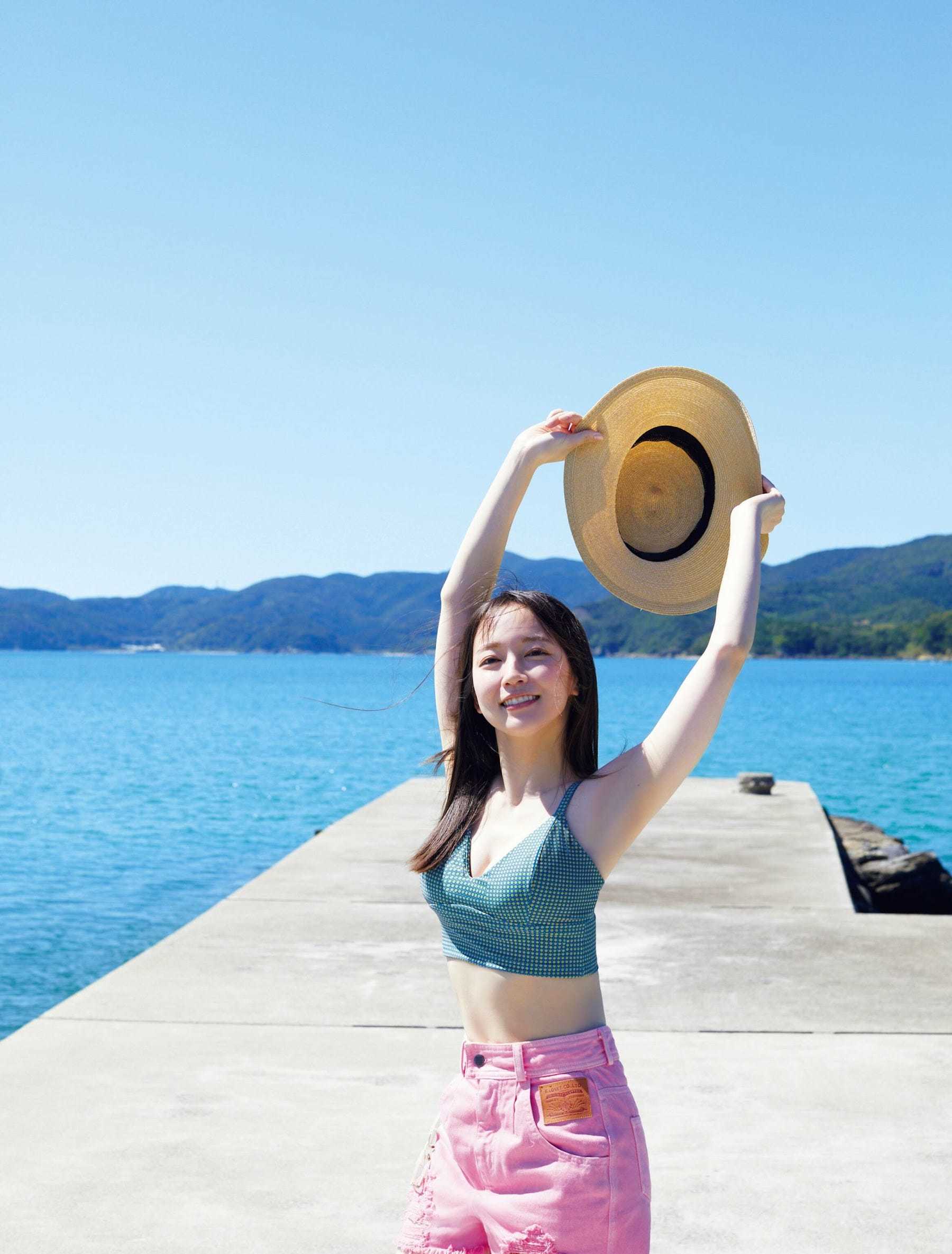 吉岡里帆 美バスト披露 7枚目