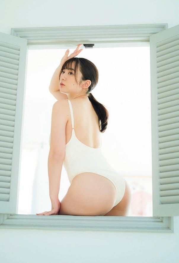 麻倉瑞季「頓知気さきなちゃんに 胸を揉まれて 水着グラビア活動を決意」 5枚目