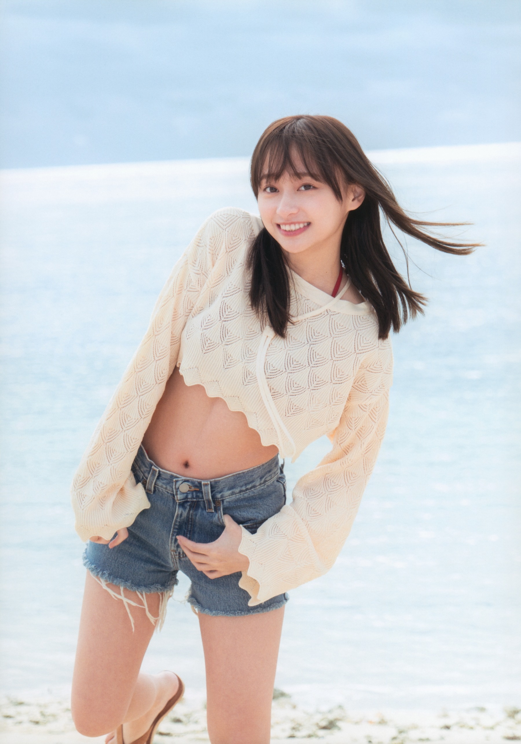 影山優佳 最新グラビア水着画像③ 16枚目