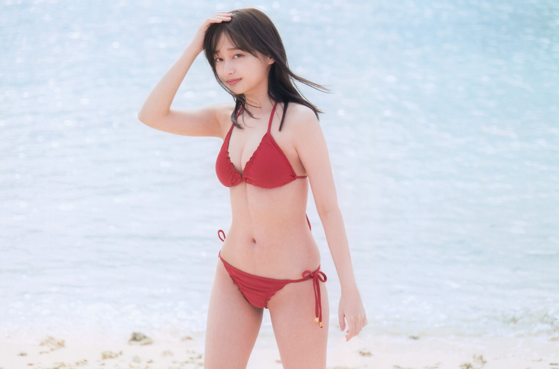 影山優佳 最新グラビア水着画像③ 18枚目