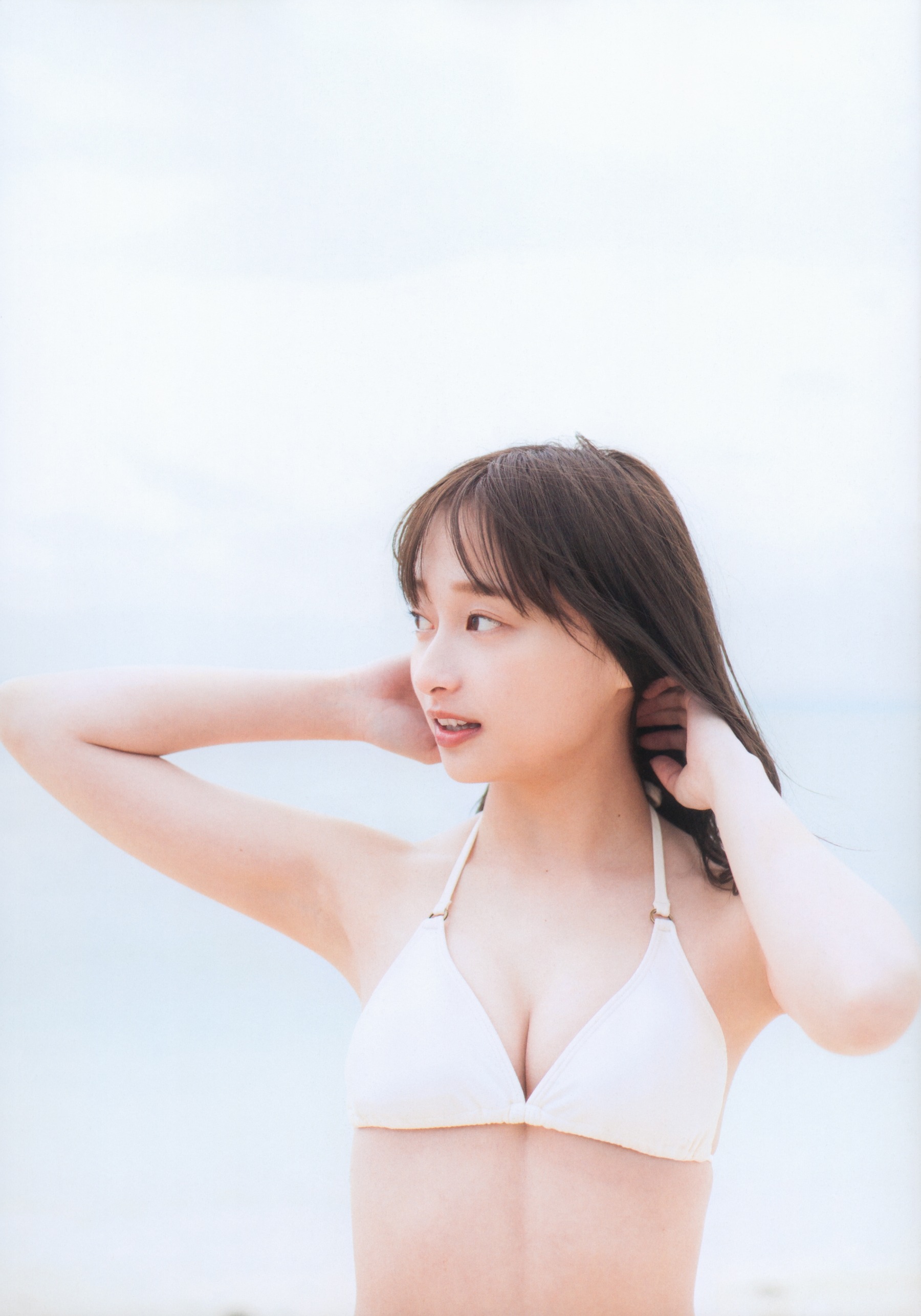 影山優佳 最新グラビア水着画像③ 19枚目