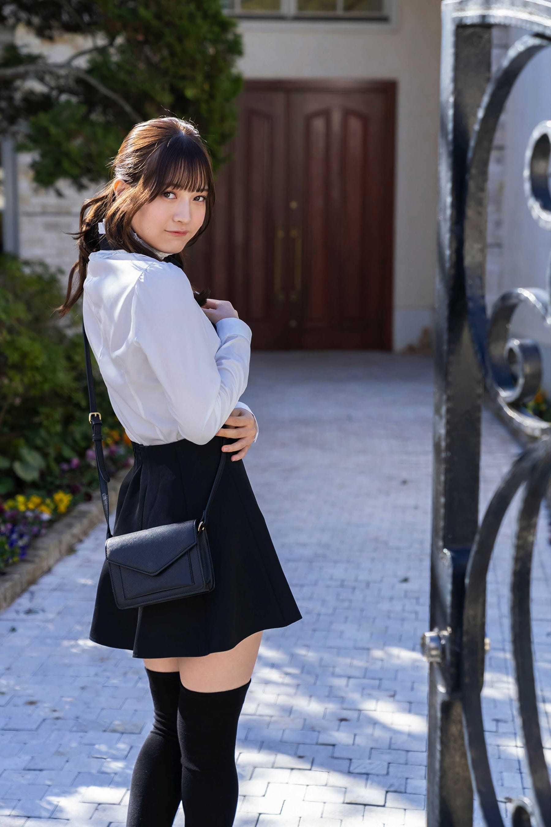 黒嵜菜々子 鮮烈な水着姿 グラビアで大活躍中のアイドル - 芸能アイドルモデル女優水着画像集 2枚目