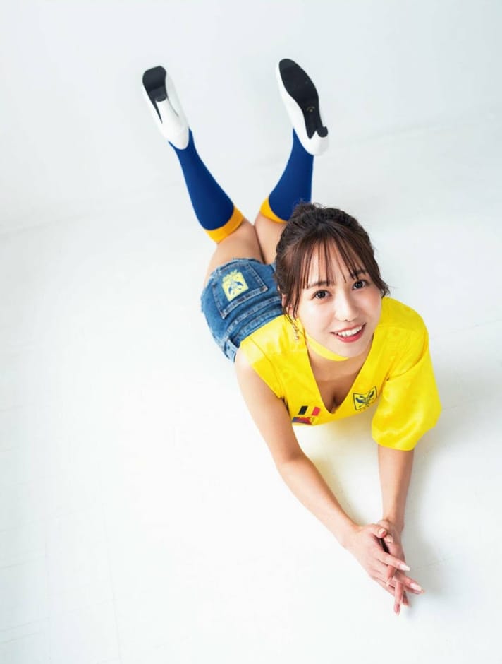 弓川いち華【水着画像ミスFLASH2023の癒やし系娘が 話題の「2代目シントトロイデンガールズ」に就任! - 芸能アイドルモデル女優水着画像集 3枚目