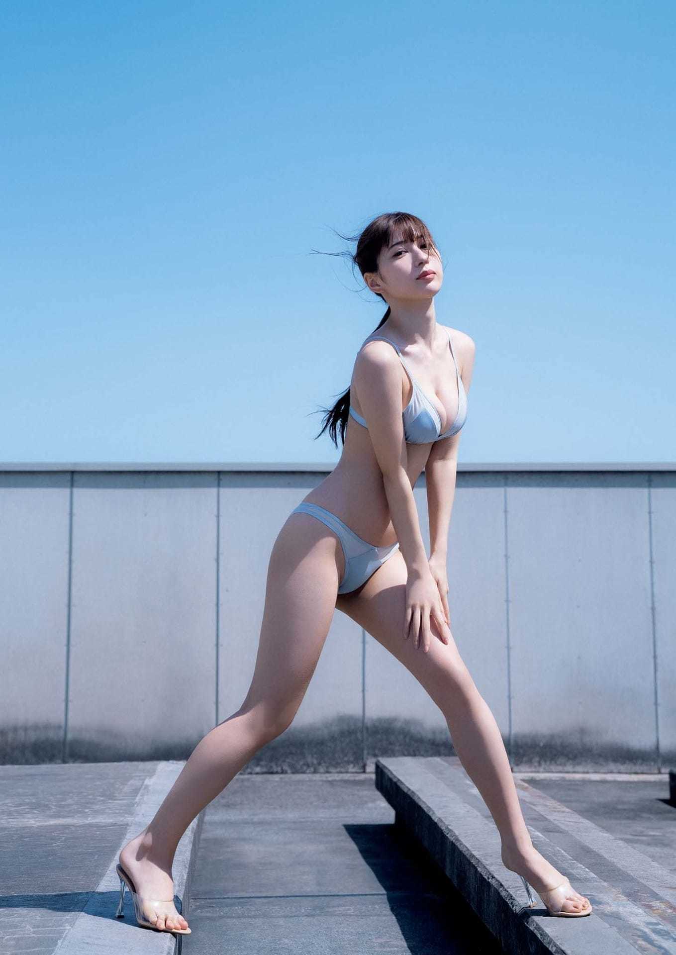 雪平莉左 色白素肌が夏に燦めくSEXY水着グラビア - 芸能アイドルモデル女優水着画像集 4枚目