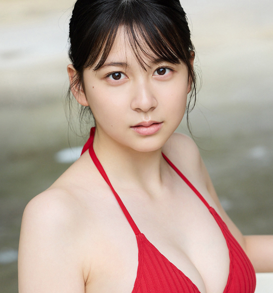 中島真白 最新グラビア水着画像 1枚目