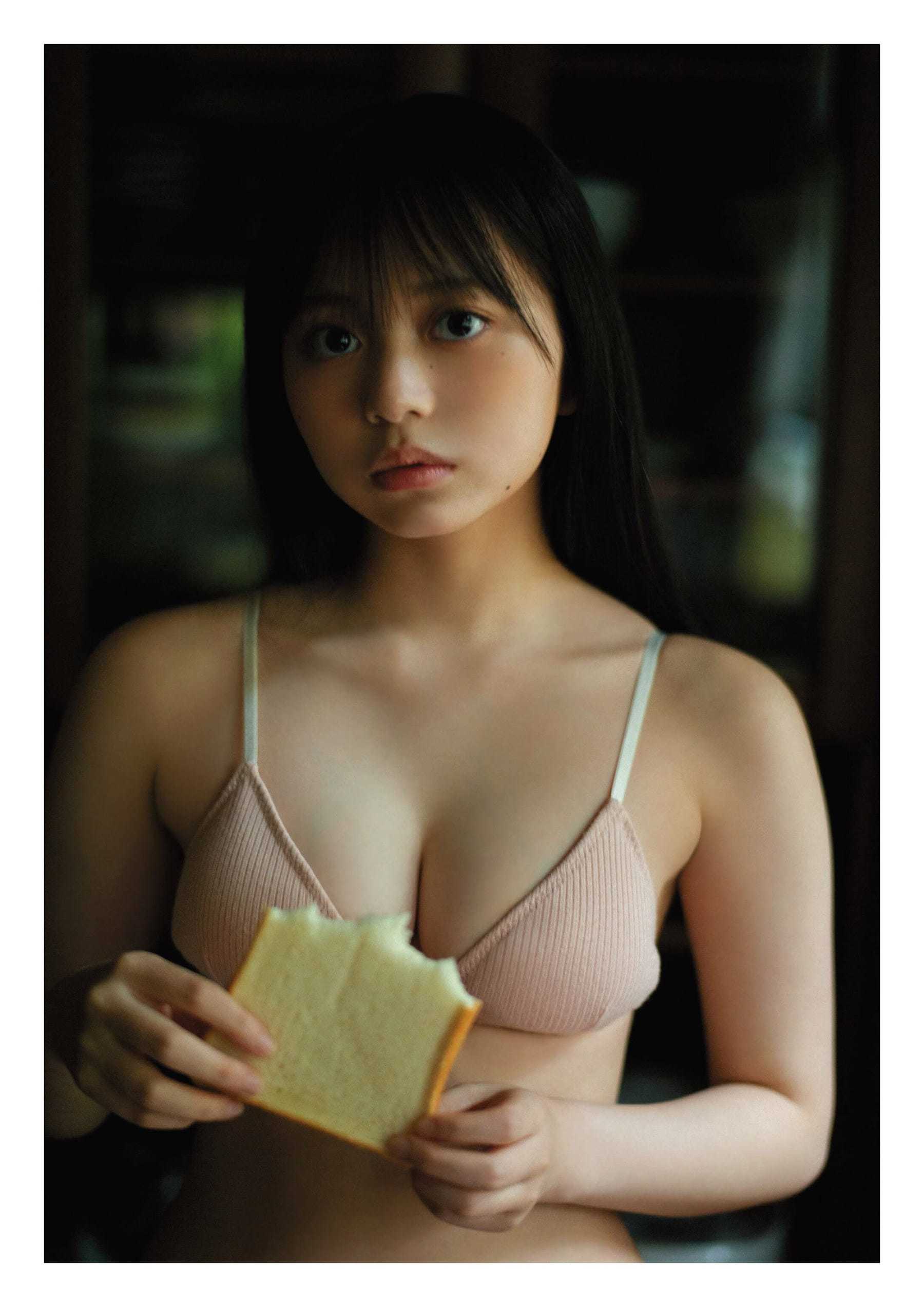 蓬莱舞【水着画像 彼女の朝は早い。 朝起きて 洗濯 食事の準備。 そして学校へ。 - 芸能アイドルモデル女優水着画像集 2枚目