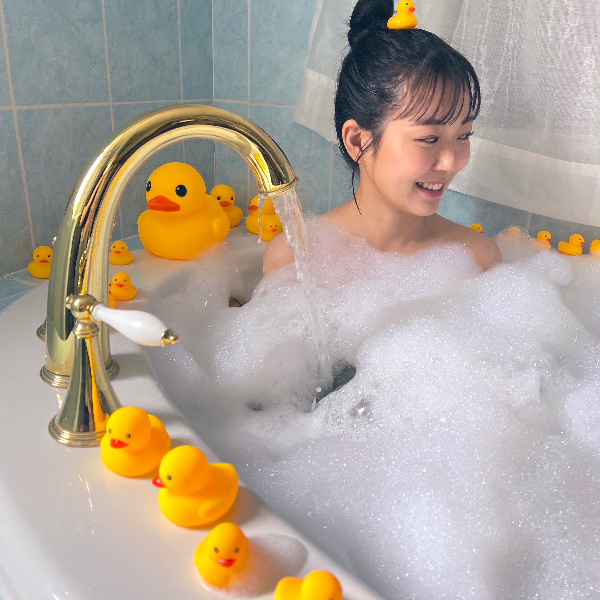 渡辺美優紀【水着画像グラビア画像 アイドルとしてとして最前線を駆け抜けた「20代のすべてを」 - 芸能アイドルモデル女優水着画像集 11枚目