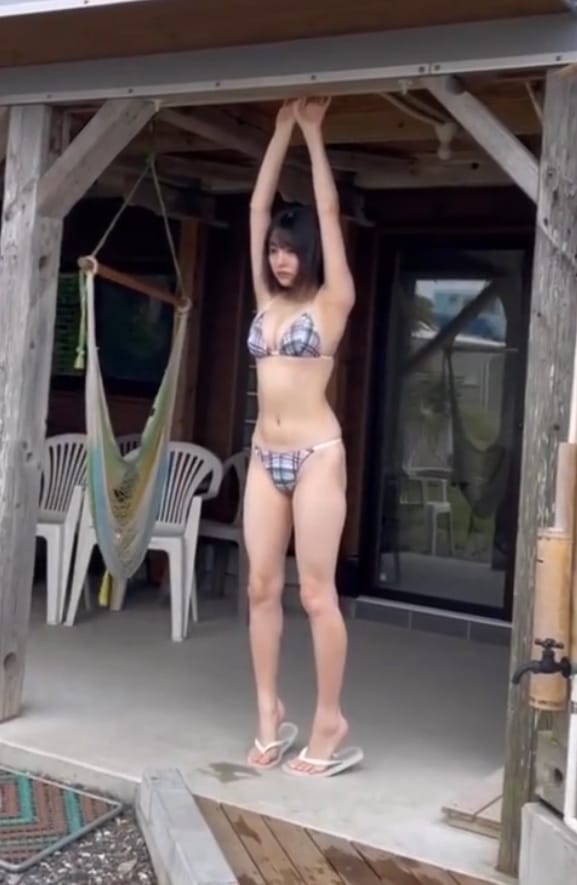 白濱美兎【水着画像「美少女図鑑 AWA RD2023」で3冠を受賞 した弱冠16歳の高校2年生。 - 芸能アイドルモデル女優水着画像集 17枚目