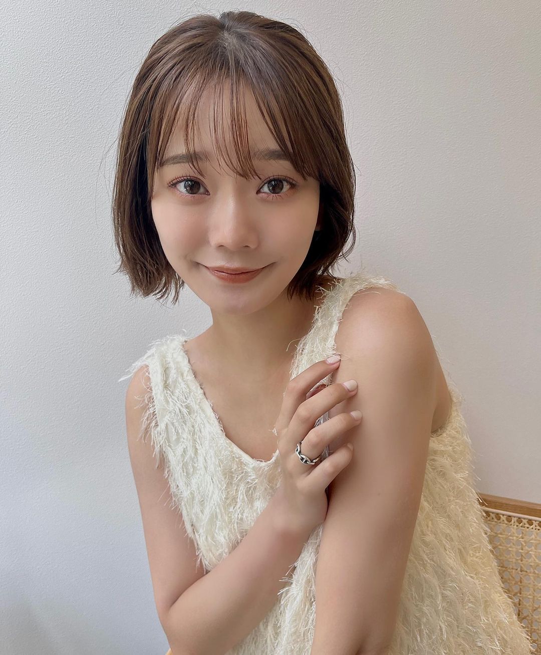 青戸しの 最新グラビア水着画像 13枚目