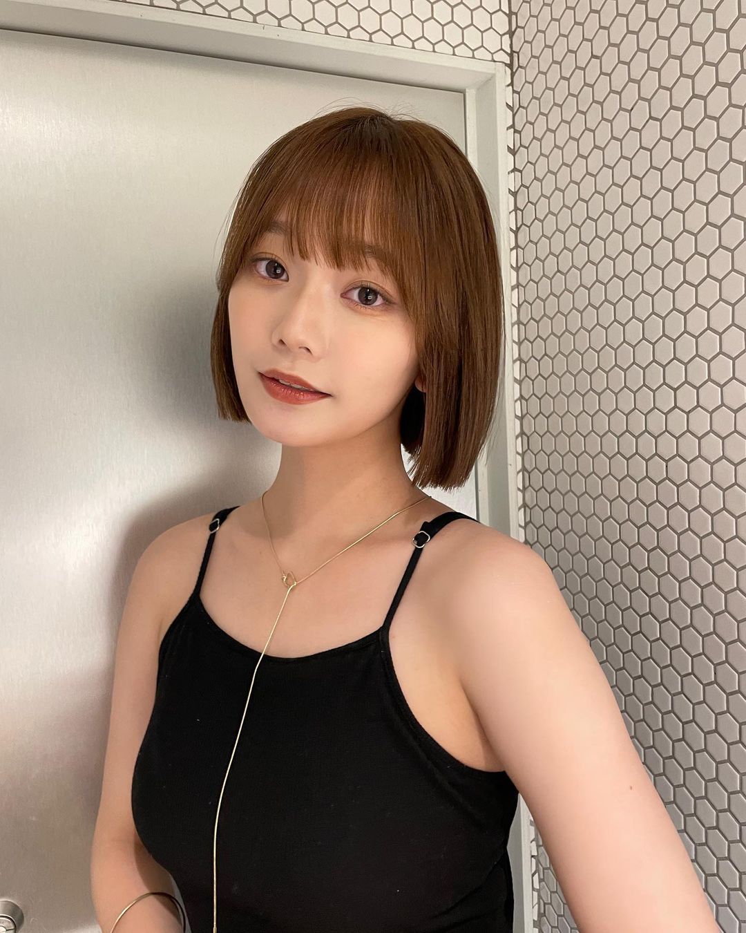 青戸しの 最新グラビア水着画像 18枚目