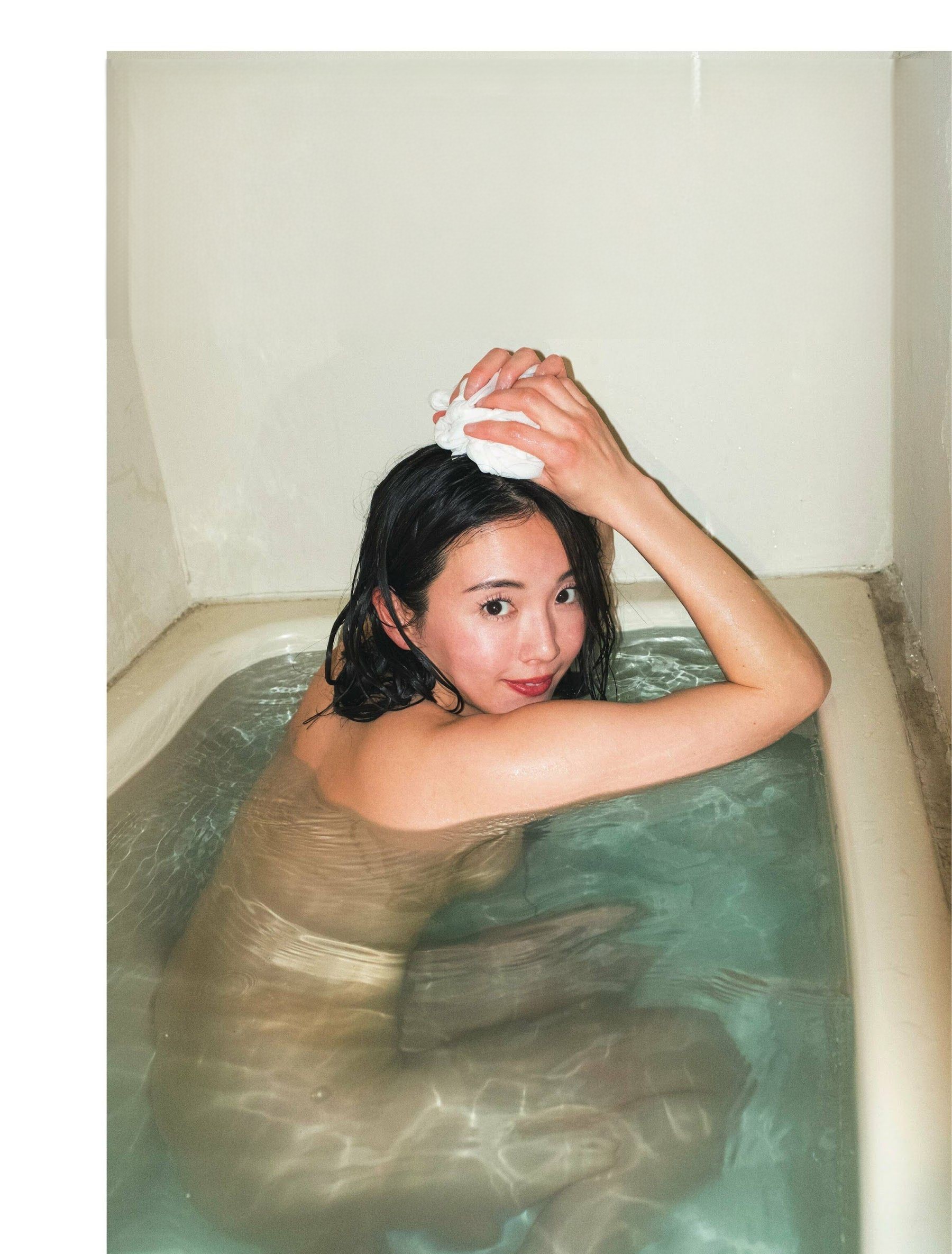 園都【水着画像 最大露出で魅せた まだ誰も知らない彼女 - 芸能アイドルモデル女優水着画像集 1枚目