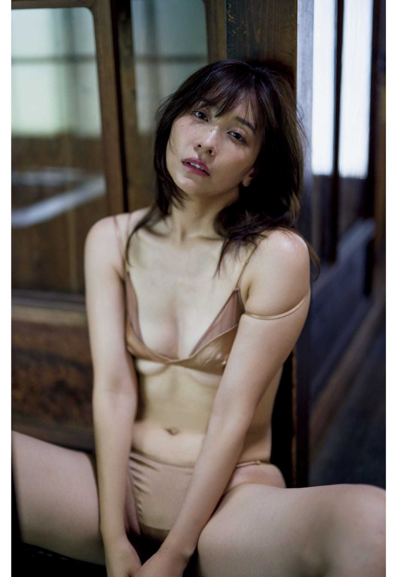 山崎真実 この劇的なる女 水着 ランジェリー 下着 - 芸能アイドルモデル女優水着画像集 1枚目