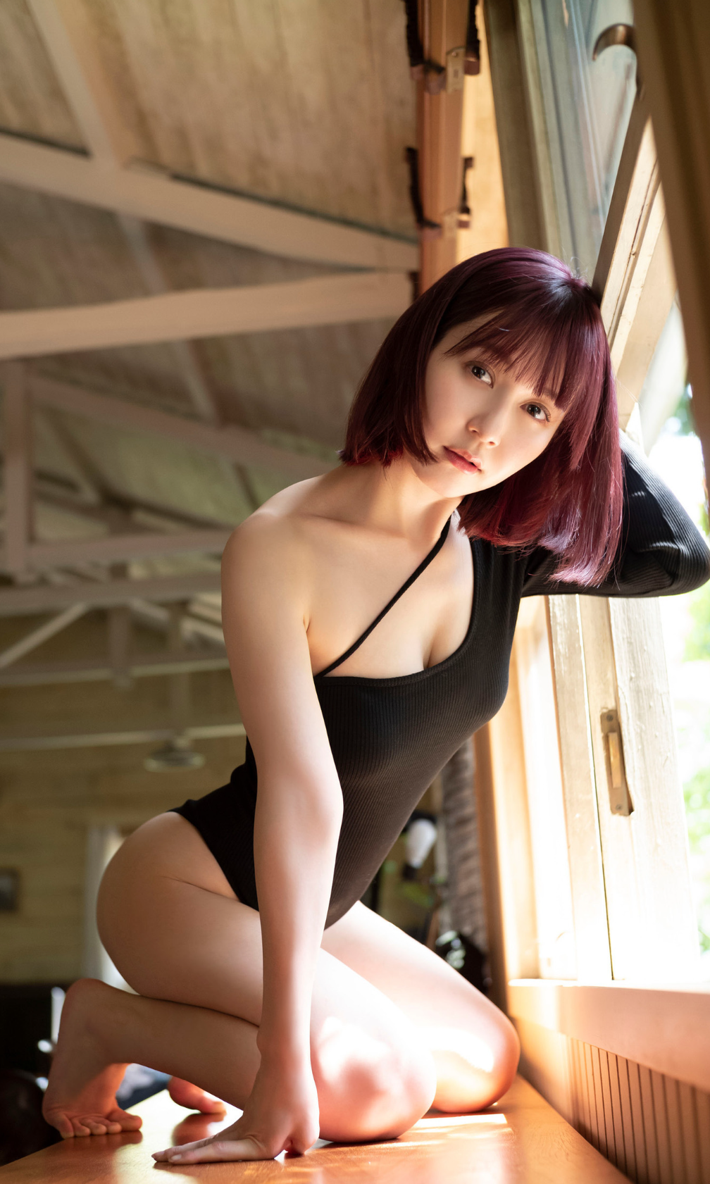 金久保芽衣 最新グラビア水着画像 3枚目