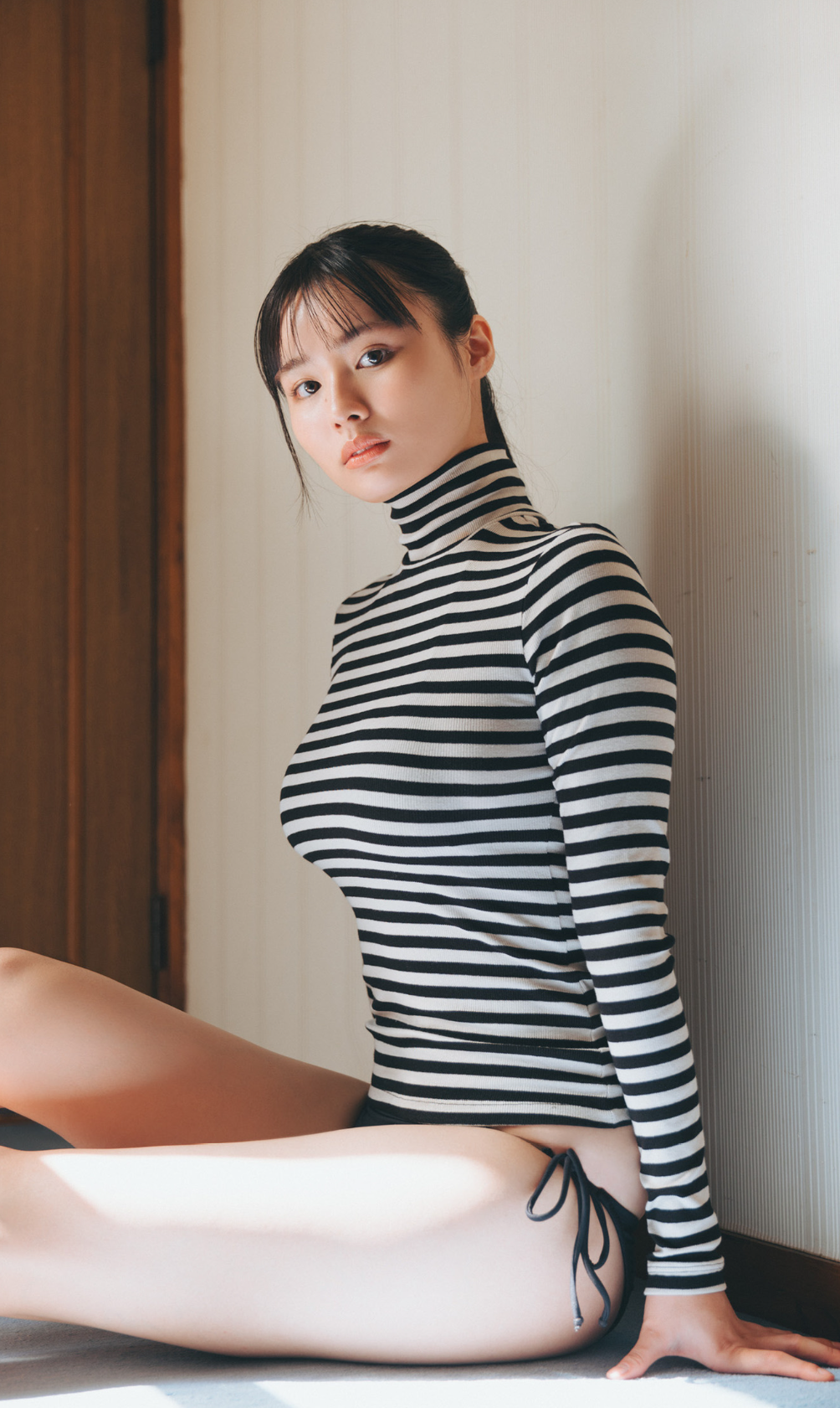 豊島心桜 最新グラビア水着画像 15枚目