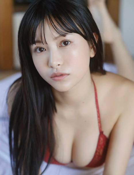鈴木聖 最新グラビア水着画像② 1枚目