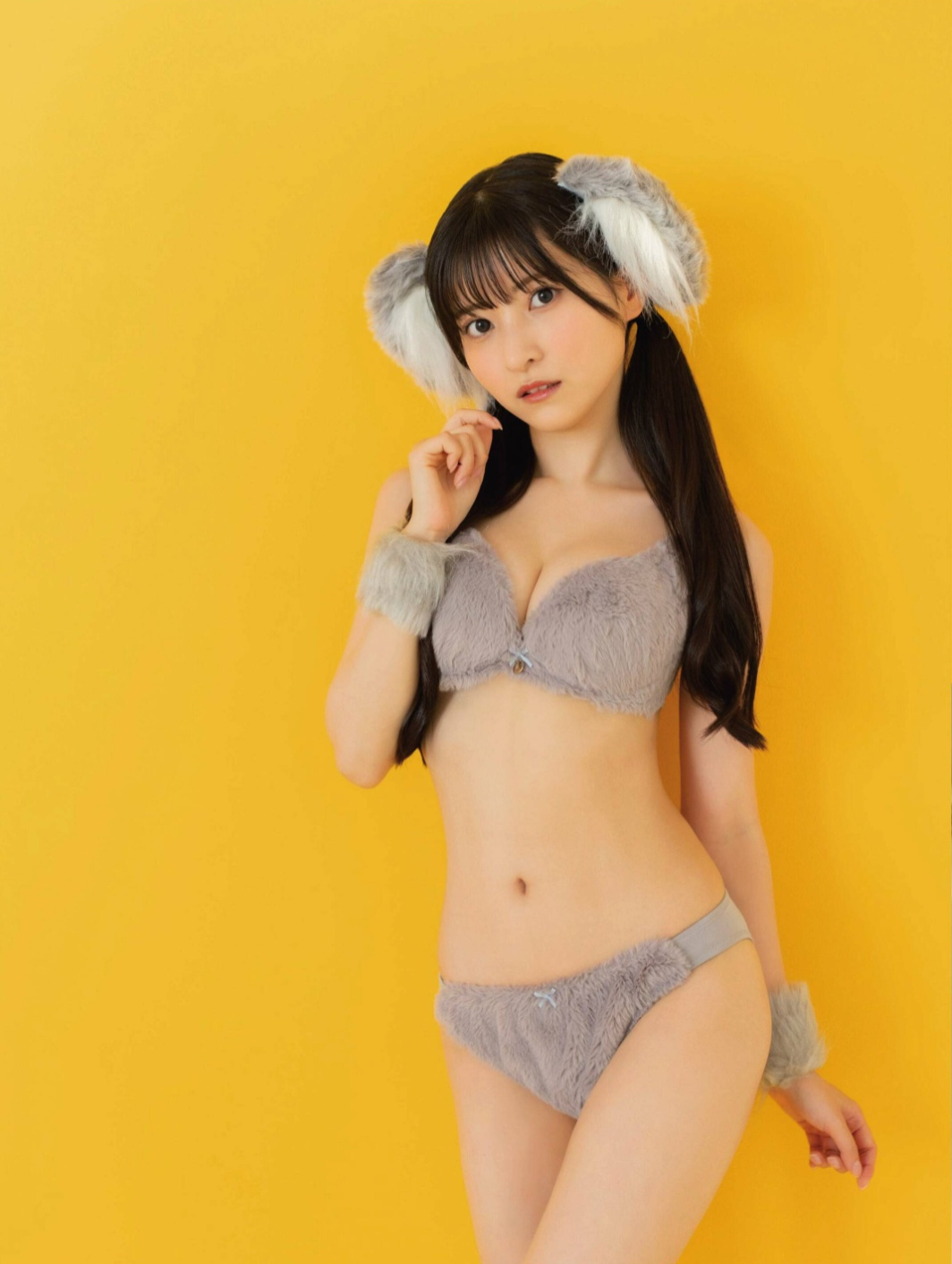小鳥遊るい 最新グラビア含む水着画像 4枚目