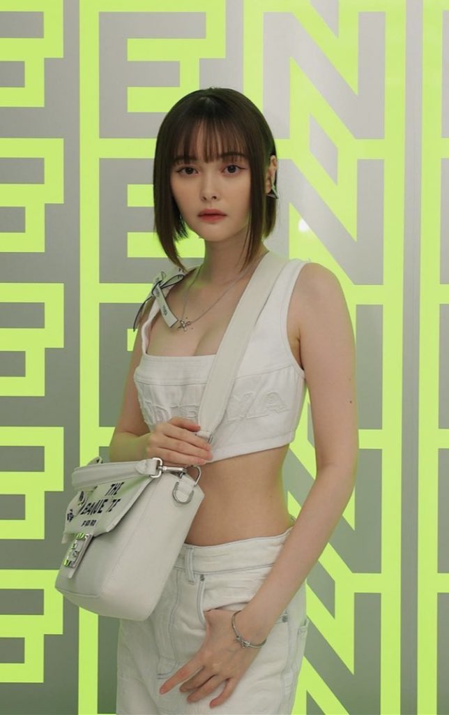 玉城ティナ グラビア水着画像① 26枚目
