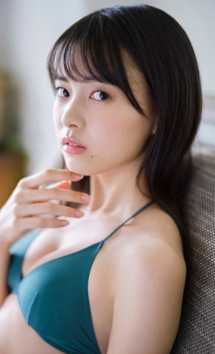 新條由芽 キラメイグリーンの水着画像④ 1枚目