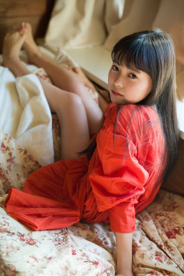 新條由芽 キラメイグリーンの水着画像④ 3枚目