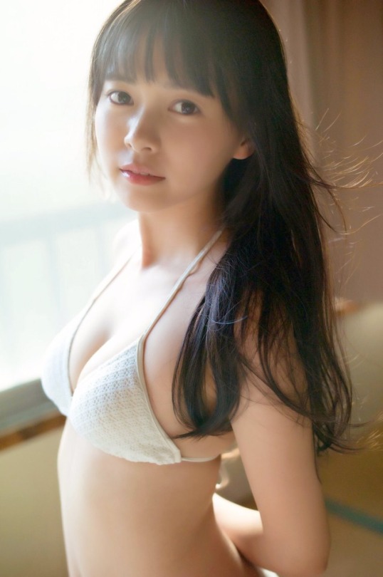 新條由芽 キラメイグリーンの水着画像④ 4枚目