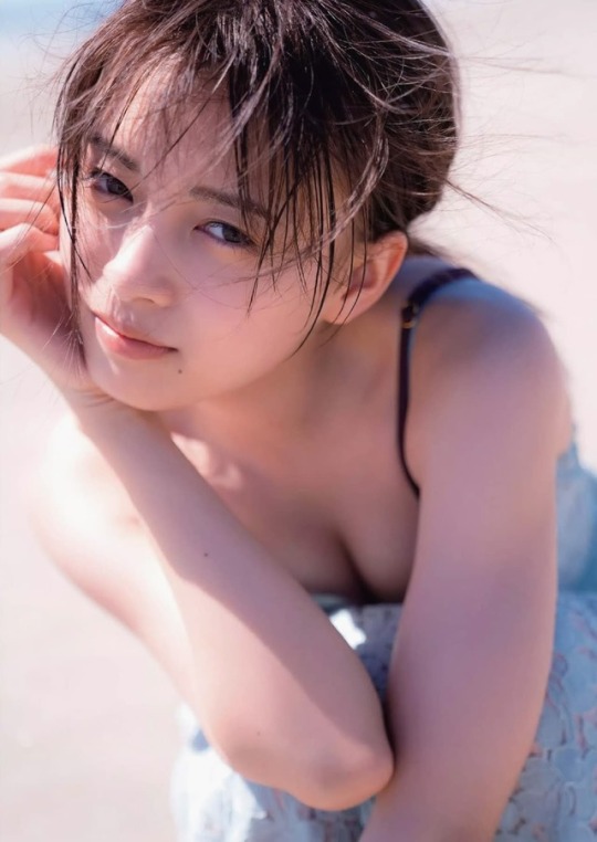 新條由芽 キラメイグリーンの水着画像④ 6枚目