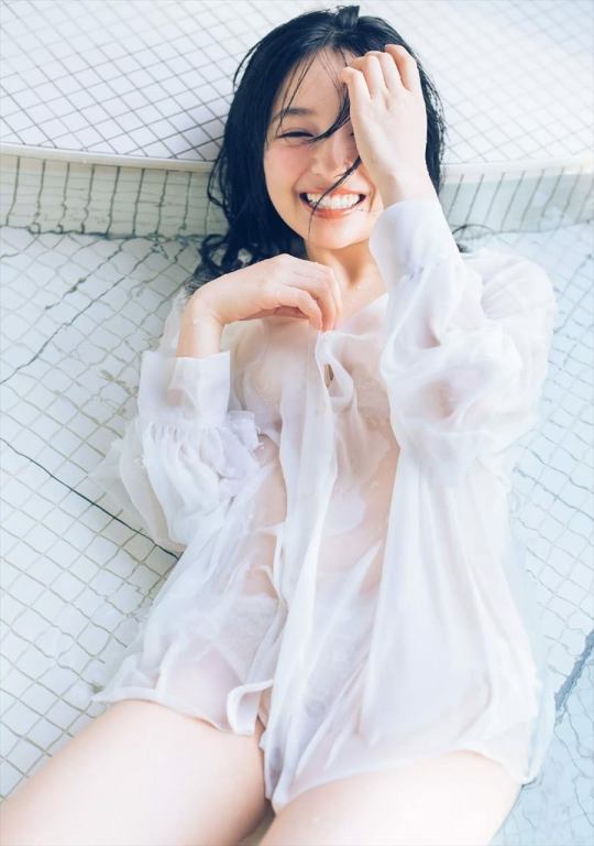 村瀬紗英 世界的美女の水着画像 11枚目