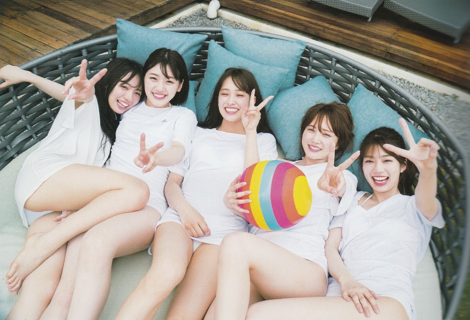 加藤史帆(日向坂46)グラビア水着画像① 17枚目