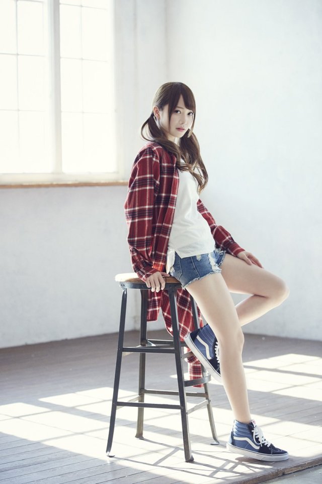 加藤史帆(日向坂46)グラビア水着画像① 30枚目