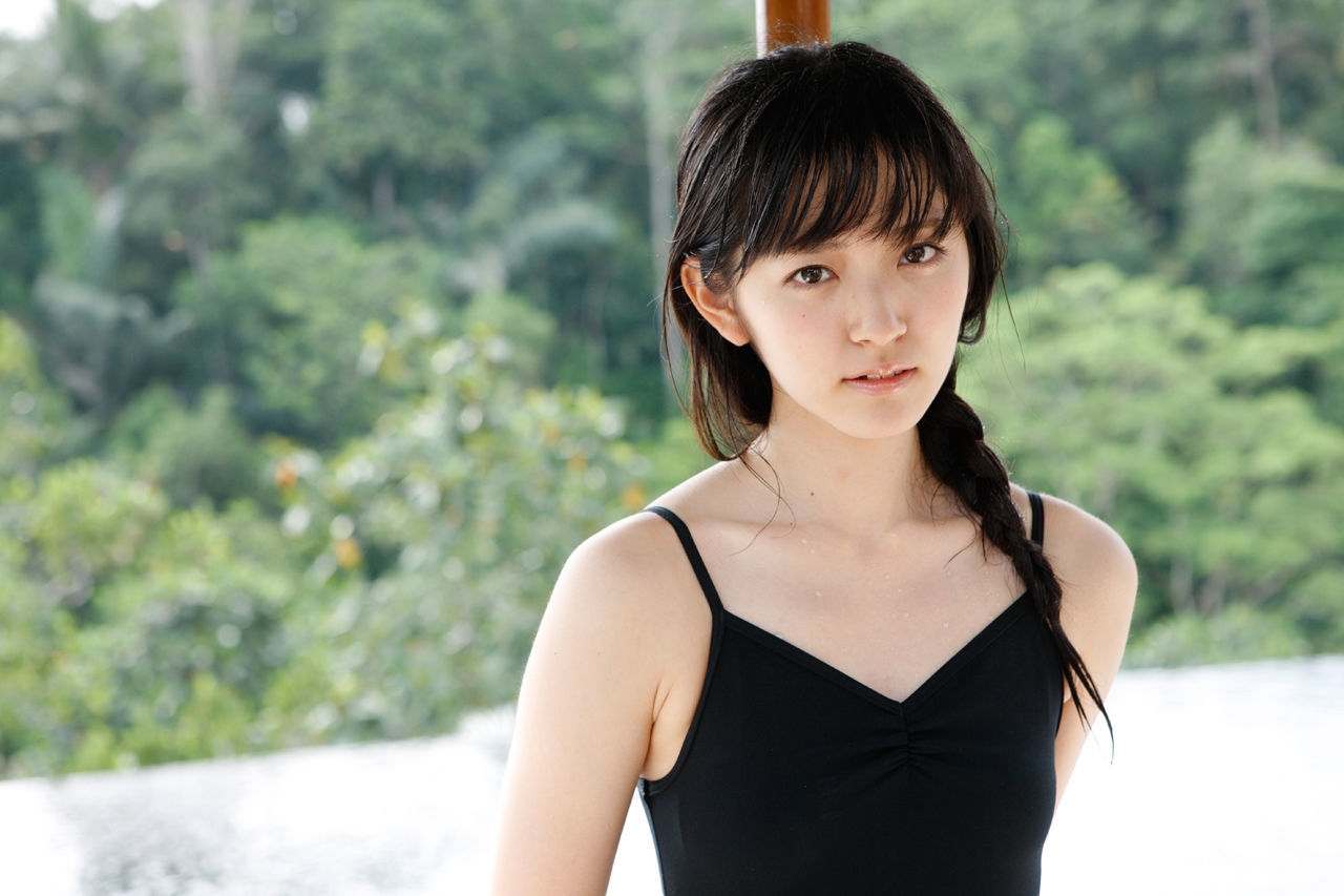 鈴木愛理 グラビア水着画像④ 9枚目