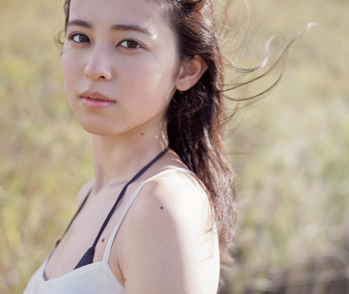 久慈暁子 最新グラビア含む水着画像① 16枚目