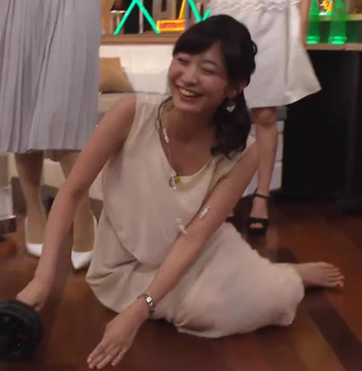 久冨慶子 テレ朝アナの谷間&パンチラ画像 4枚目