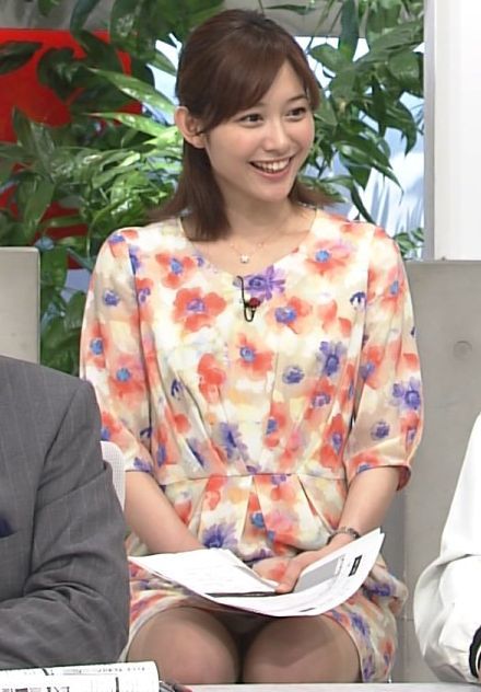久冨慶子 テレ朝アナの谷間&パンチラ画像 11枚目
