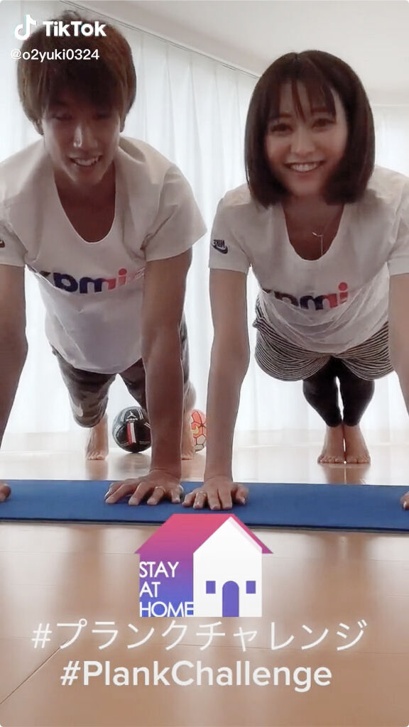 久冨慶子 テレ朝アナの谷間&パンチラ画像 13枚目