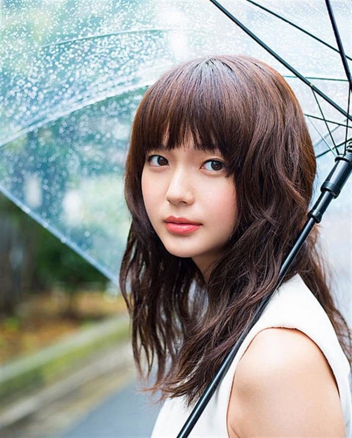 多部未華子 愛され女優のディープキスと下着画像 1枚目