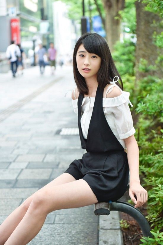 髙橋ひかる 清純派女優の肌見せグラビア画像③ 13枚目