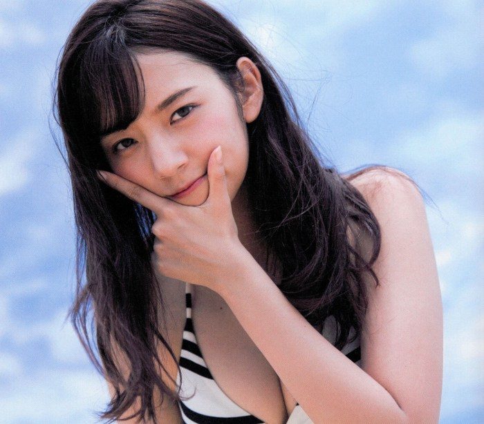 新内眞衣(乃木坂46) グラビア水着画像① 16枚目