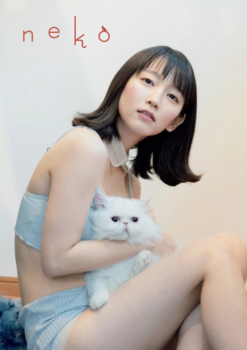 吉岡里帆 清純派巨乳女優の水着画像④ 26枚目
