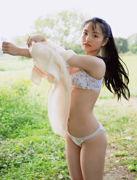 郡司芹香 グラビア水着画像 9枚目