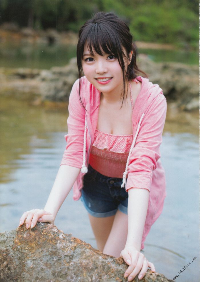 麻倉もも(声優)最新グラビアと水着画像 9枚目