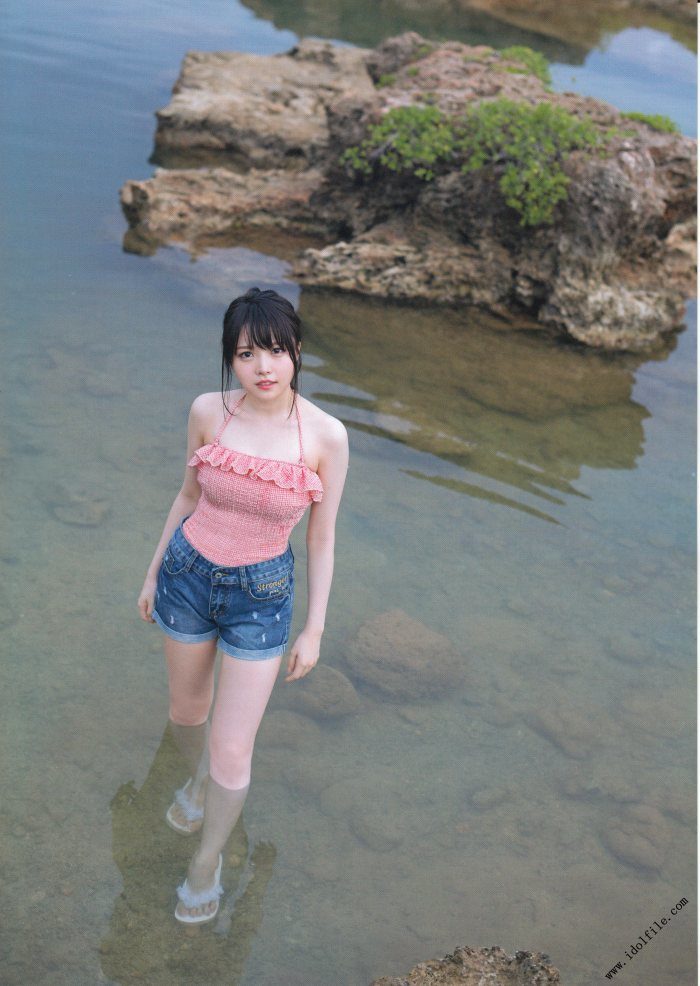 麻倉もも(声優)最新グラビアと水着画像 11枚目